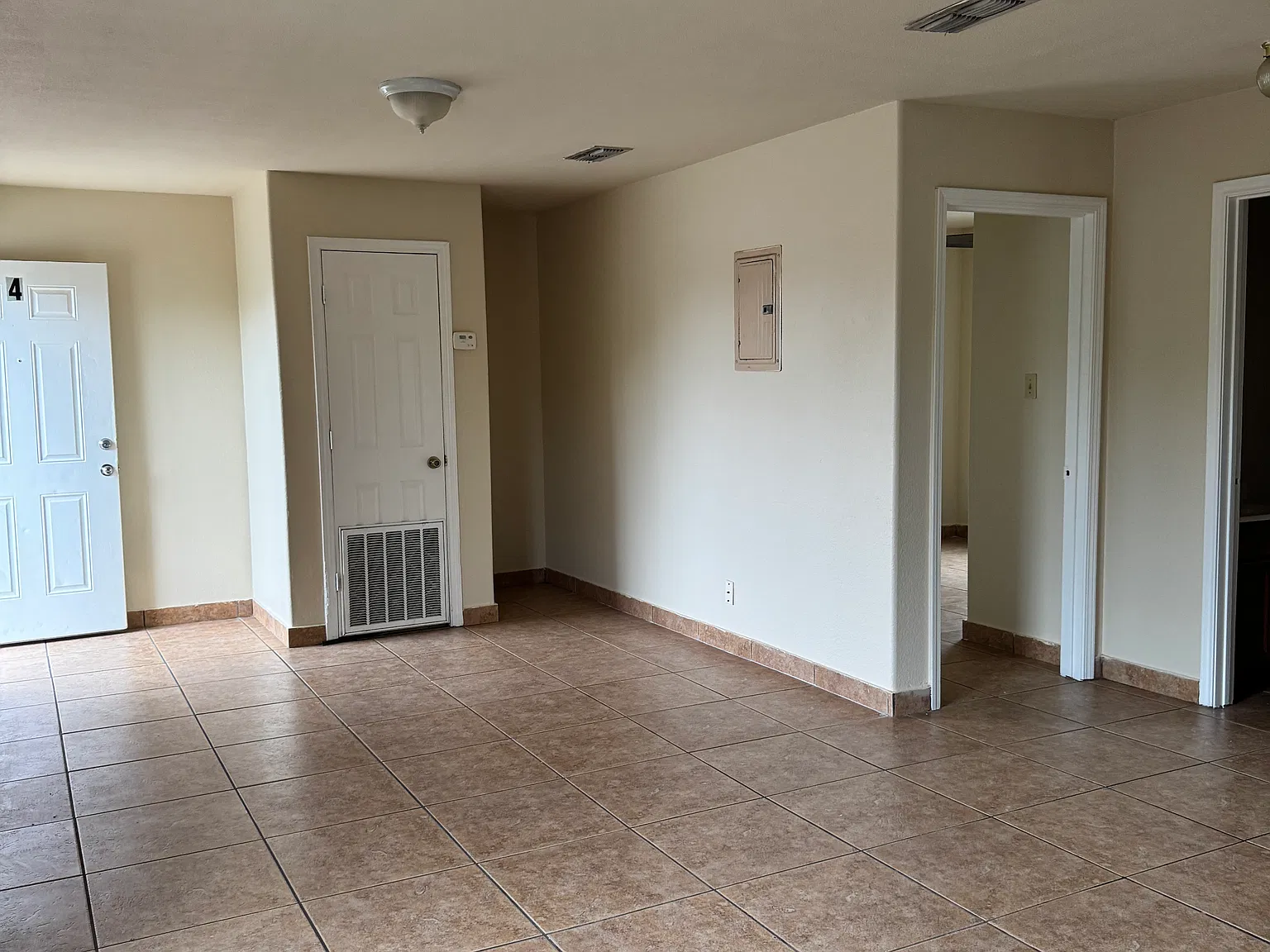 2 bed, 720 sqft, $950 — Photo 4