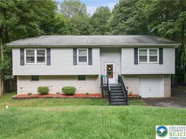 108 Moccasin Trl, Pocono Lake, PA 18347