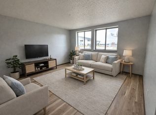 3749 W 9th St APT 1, Waterloo, IA 50702