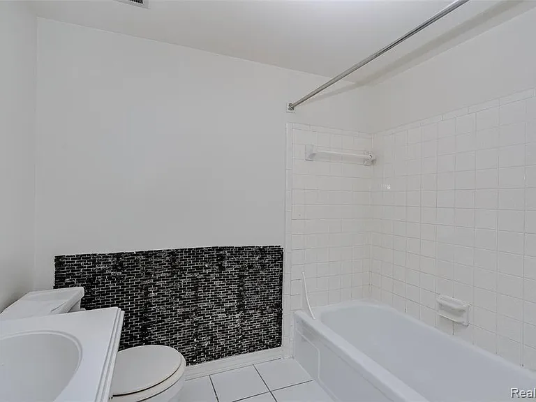 35281 Lewis St #20 — Photo 20