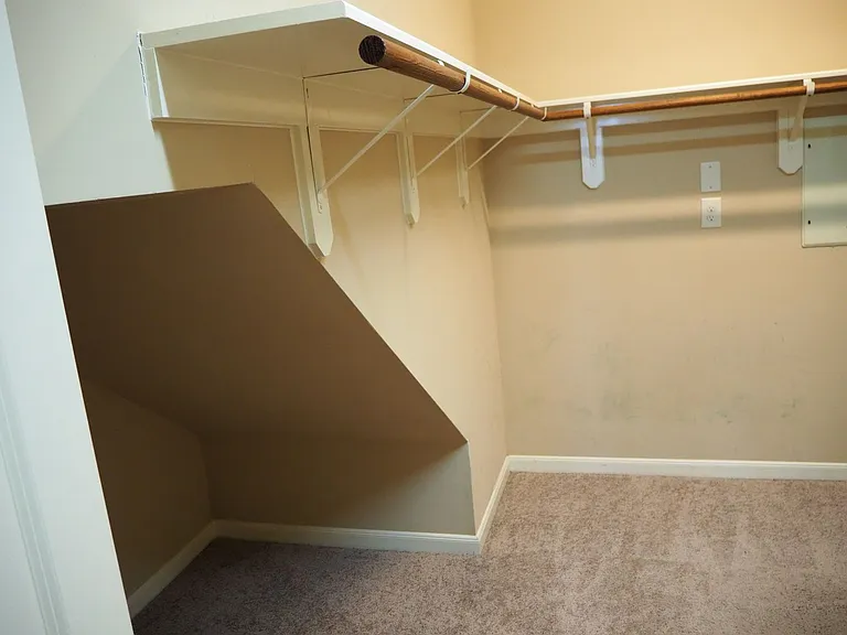 28607 Green Hedge Dr — Photo 19