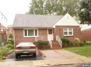 444 Elizabeth St, Fort Lee, NJ 07024