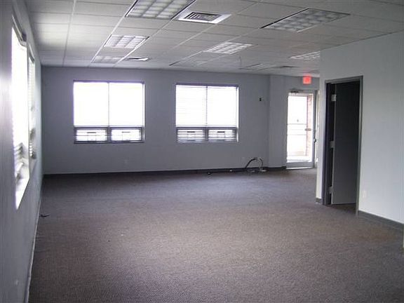 5th image of 386 Clifton Park Ctr Rd