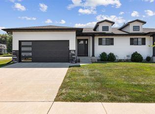3002 Sherwood Dr, Marion, IA 52302