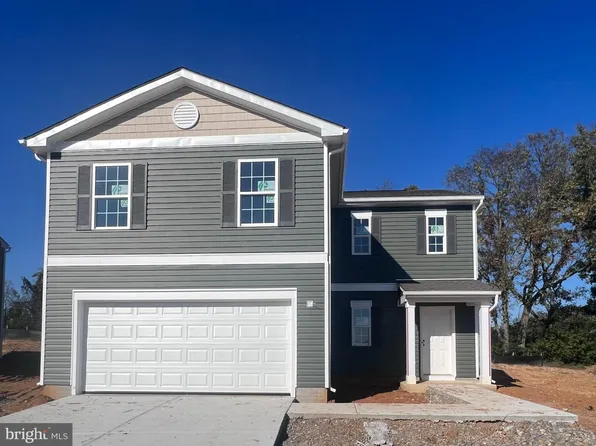 371 Gatehouse Pl, Charles Town, WV 25414