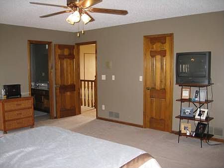 Master with Private bath,double vanity,jet tub & shower