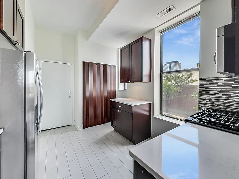 1701 N Sheffield Ave #201 — Photo 7