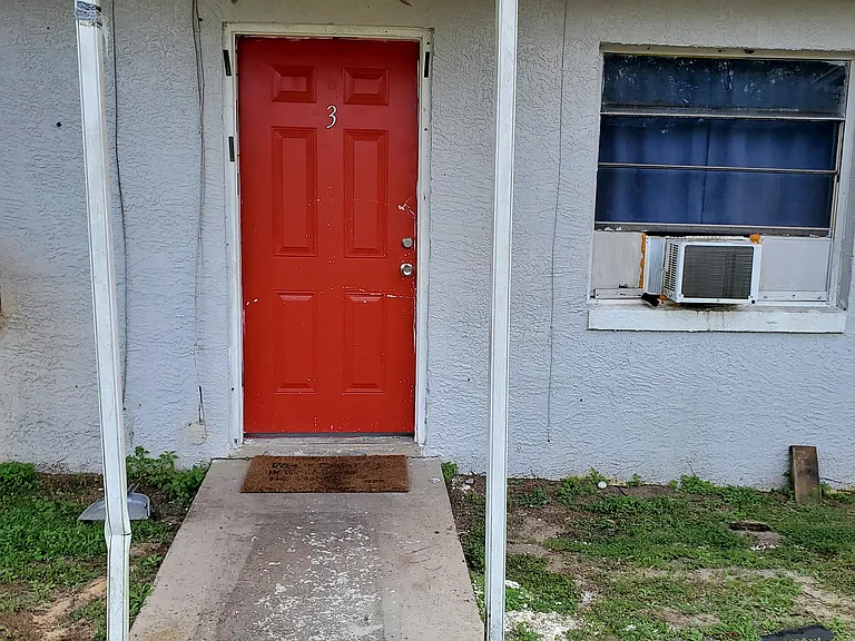 1002 Daniels St #3 — Photo 2