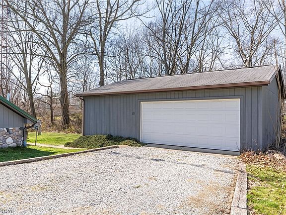 2nd image of 235 Hyacinth Ct