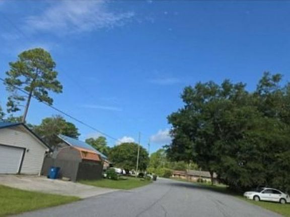 Exterior Neighborhood (street photo)