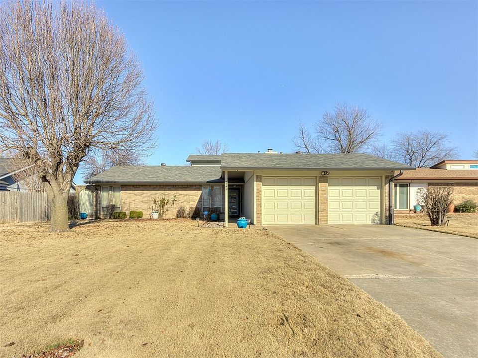 1st image of 829 NW 116th Ter