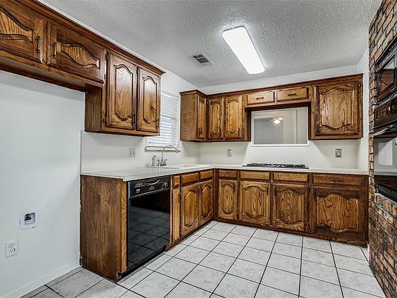 4th image of 818 Malibu Dr