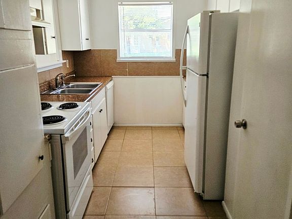4th image of 1011 Cedar Dr