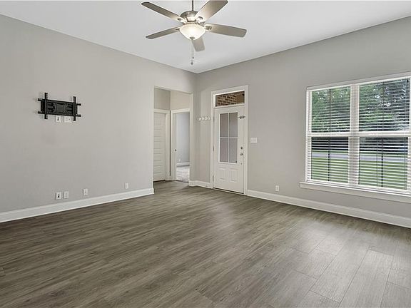 4th image of 34 Adrienne St