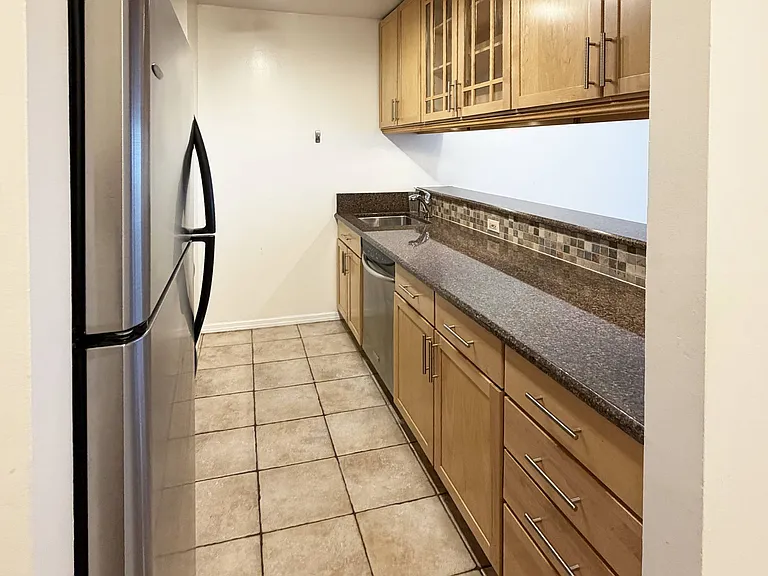 235 E 40th St #12E — Photo 9