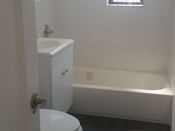 4th image of 401 E 21st St