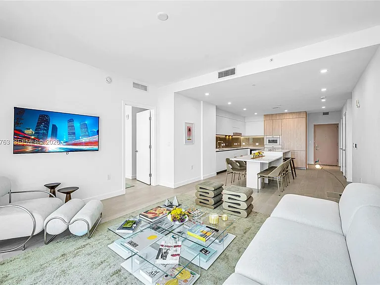 9201 E Bay Harbor Dr #Penthouse 809 — Photo 2