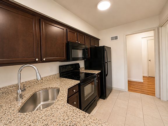 3rd image of 5925-5931 Nagel Ave #5931-1E