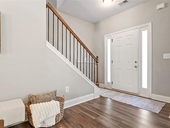 5th image of 204 Clear Springs Ct