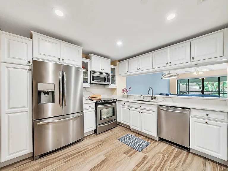 827 Oak Harbour Dr — Photo 10