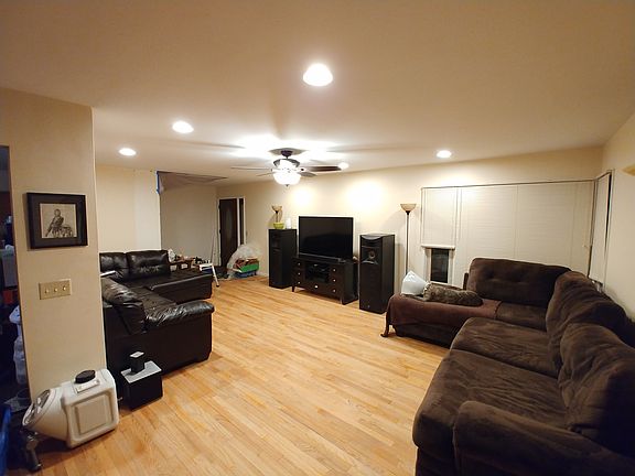 4th image of 3806 Farmdale Dr