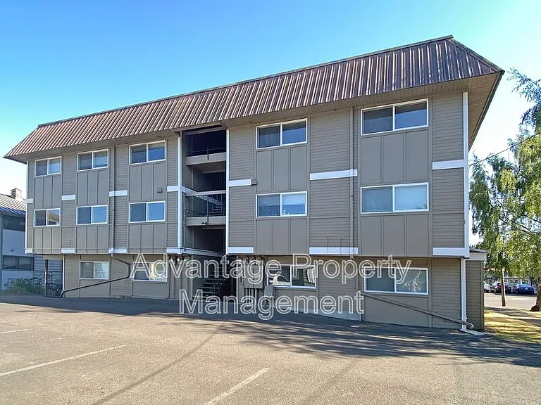 975 NW Garfield Ave #1 — Photo 35