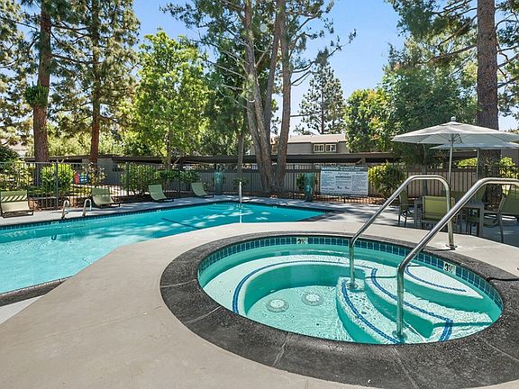 4th image of 1394 E Hillcrest Dr #5_533