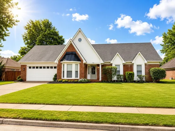 748 Cairn Creek Dr, Cordova, TN 38018