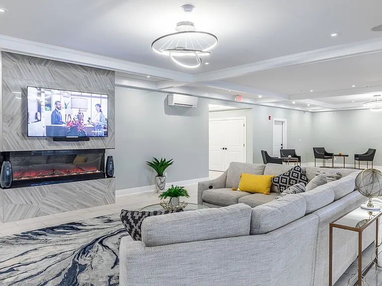 Solara Luxury Apartments — Photo 11