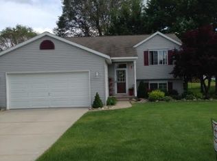 7402 White Ridge Dr, Greenville, MI 48838