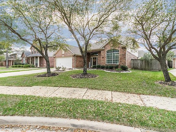 Home is walking distance to the exemplary Hassler Elementary.