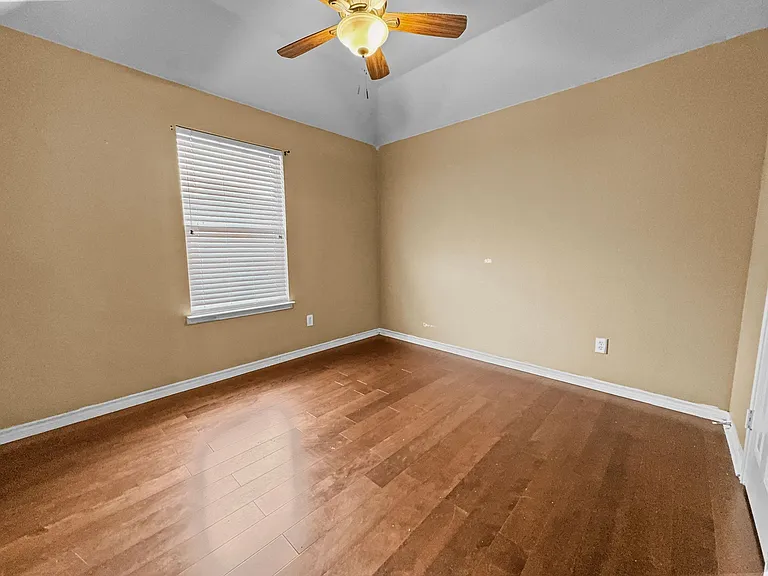 5530 Greensboro Dr — Photo 11