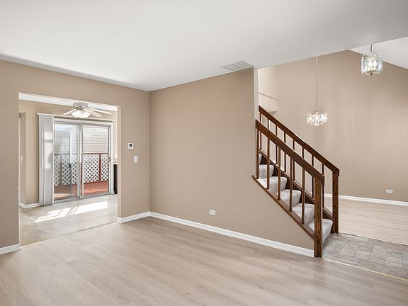 3rd image of 371 Le Parc Cir