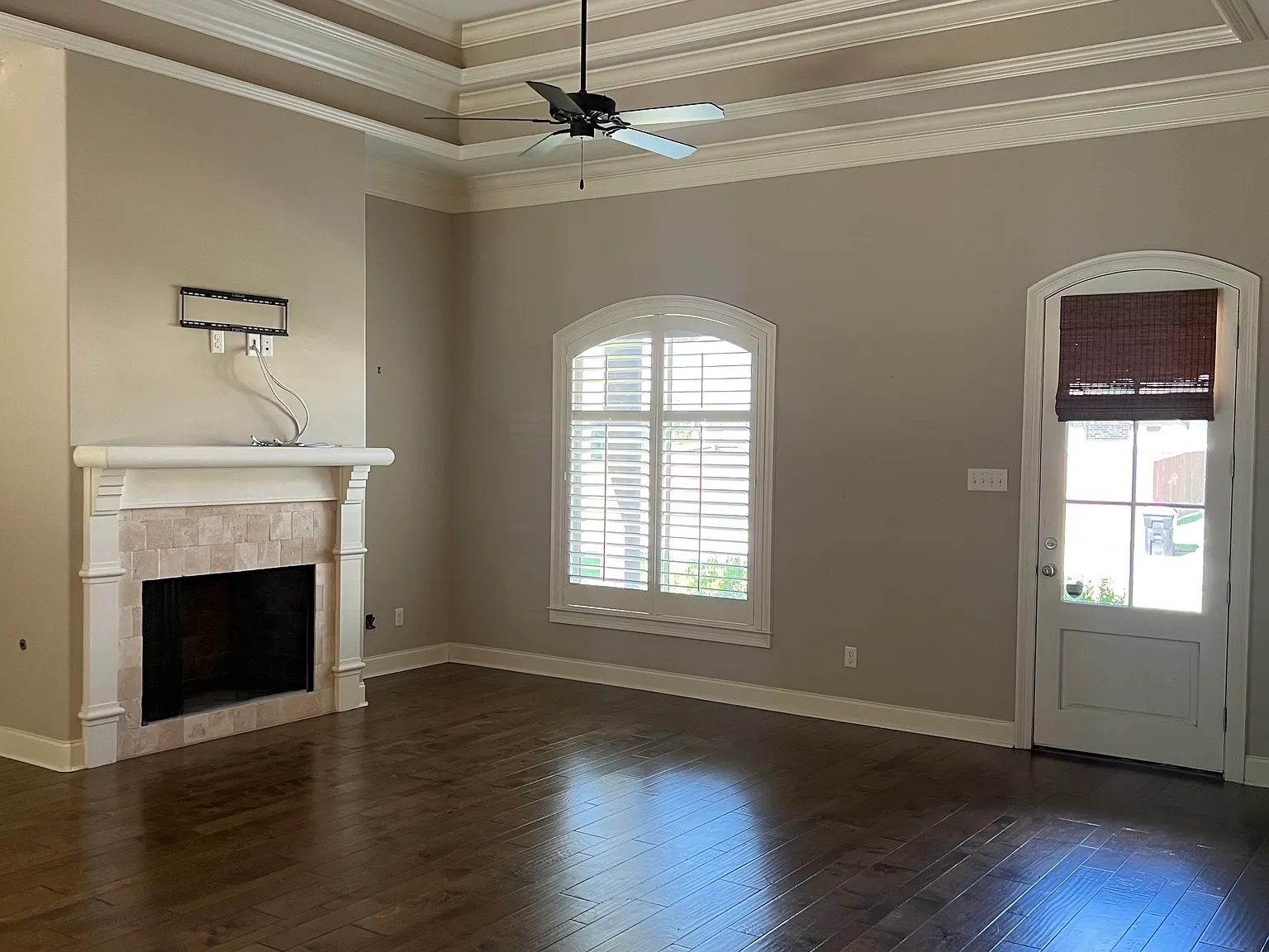 3 bed, 1811 sqft, $2,295 — Photo 2