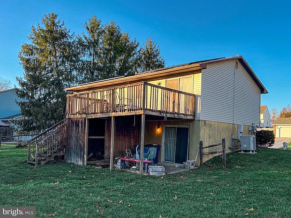 3rd image of 2025 Red River Rd