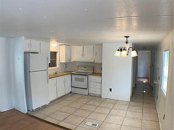 5th image of 912 Maplewood St