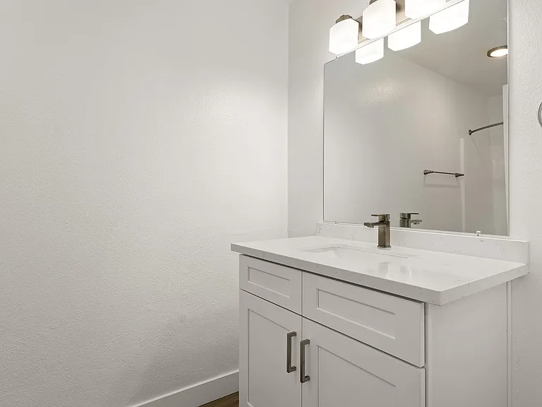 Valle at 9121 Kenwood — Photo 11