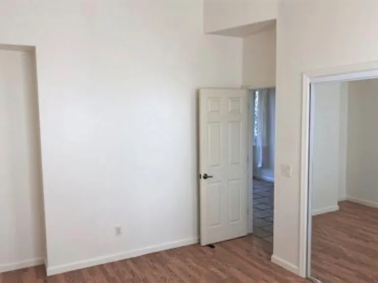 290 E Chestnut St #2 — Photo 11