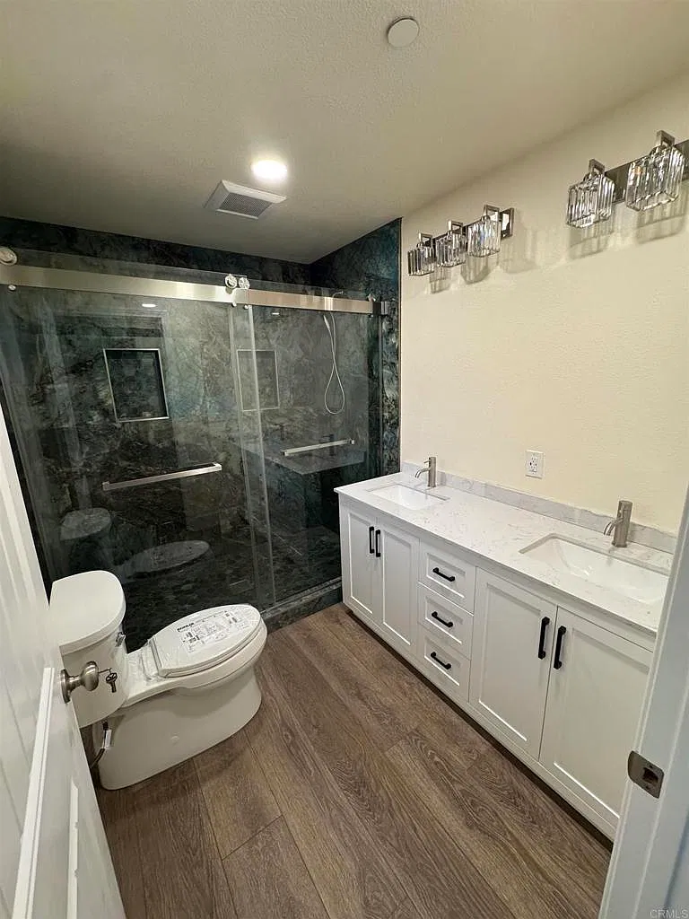 4 bed, 1353 sqft, $4,990 — Photo 4