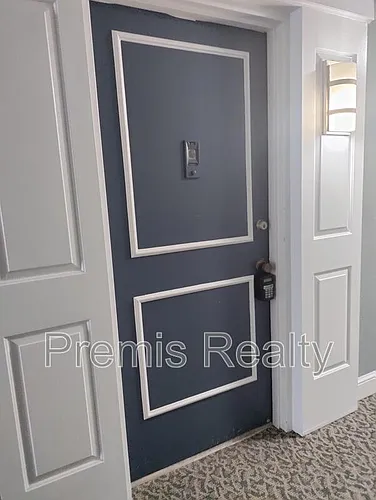 880 Mandalay Ave Photo 1