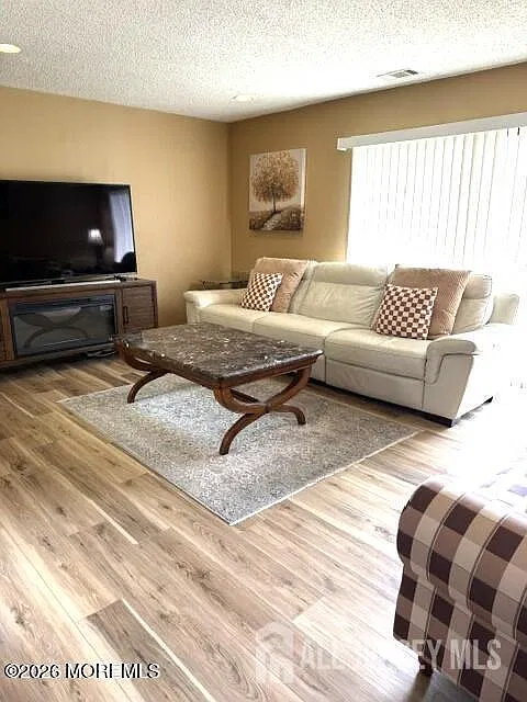 401 Sunshine Ct — Photo 2