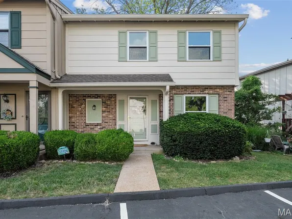 13394 Hiddengarden Ct, Ballwin, MO 63021