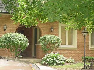 8508 Canterbury Sq E, Indianapolis, IN 46260