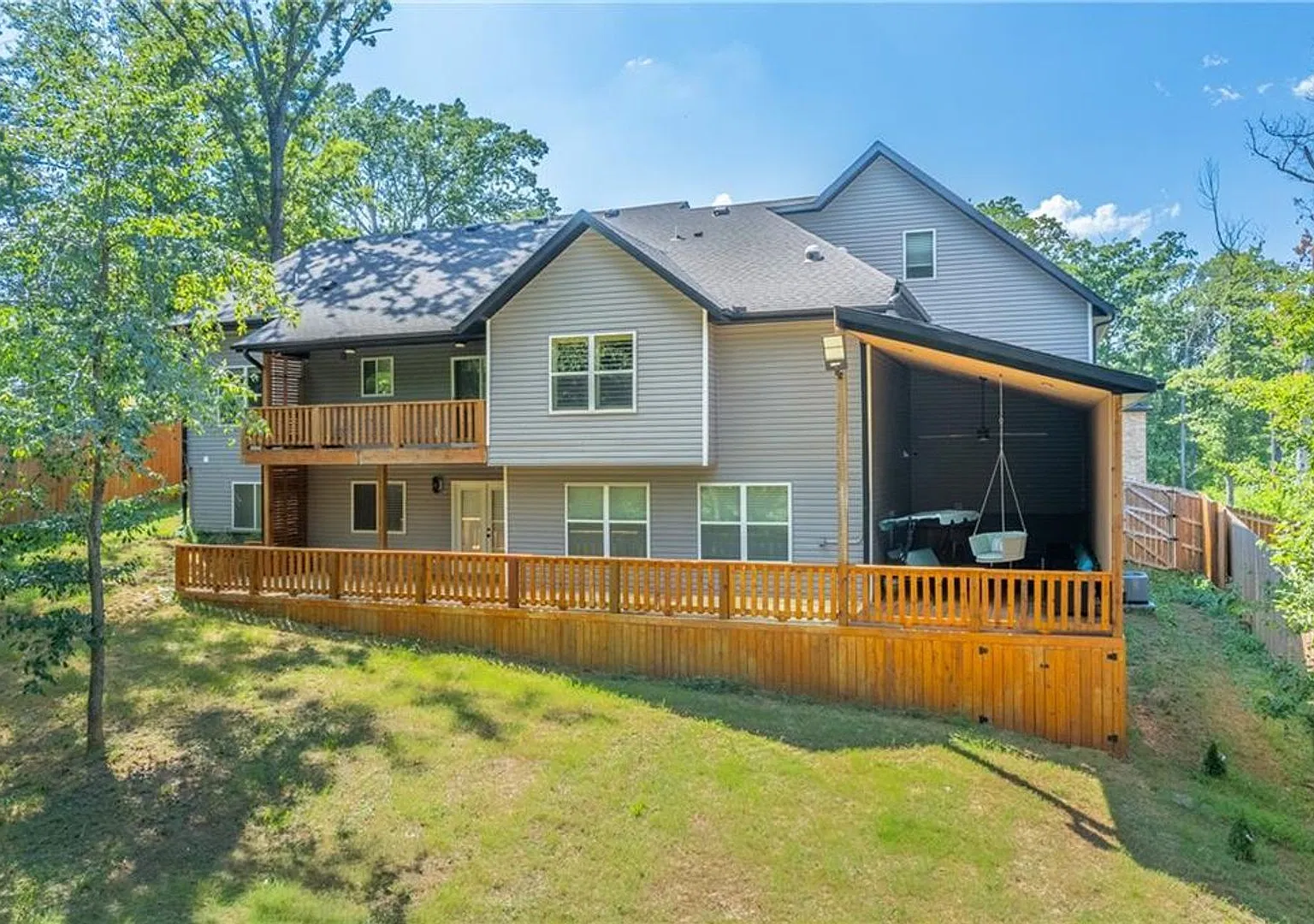 Remarkable 4 bed 4 bath w/ walkout basement in Bella Vista — Photo 3