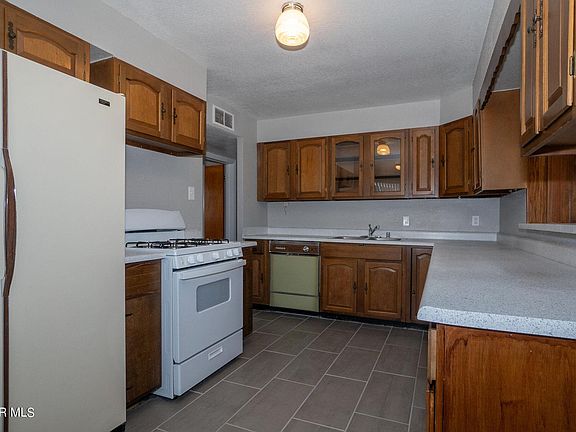 5th image of 1033 N Clark Dr