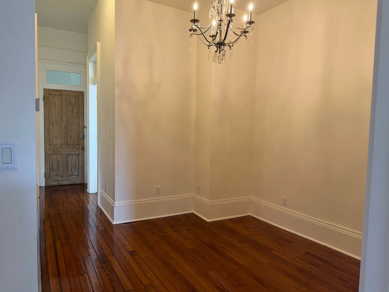 3 bed, 1100 sqft, $2,100 — Photo 4
