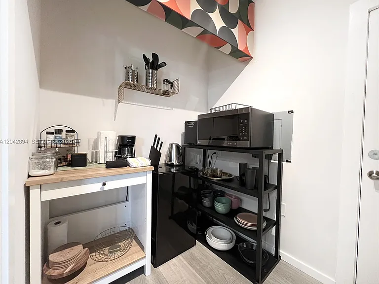 513 SW 18th Ct — Photo 8