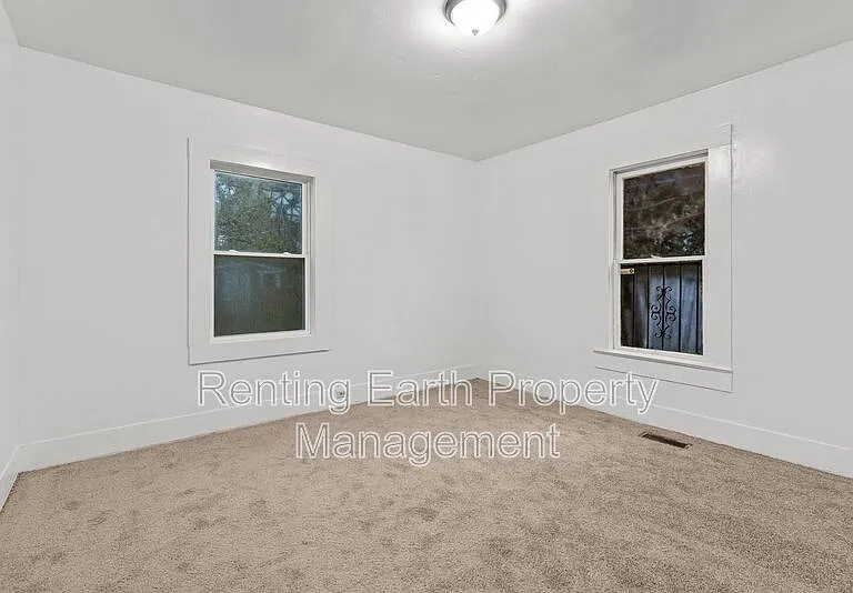 4732 Court S — Photo 11