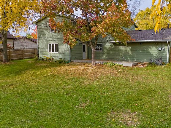 3rd image of 639 Crown Hill Dr W