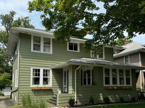 1326 Hillcrest Ave, Kalamazoo, MI 49008